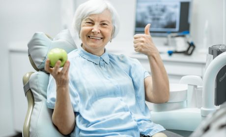 Snap-in Dentures vs. Traditional Dentures: What’s the Difference?