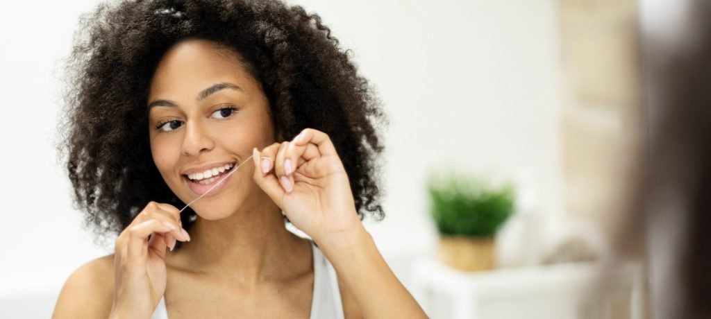 How FlossingTeeth Helps More Than Just Your Smile