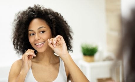 How FlossingTeeth Helps More Than Just Your Smile